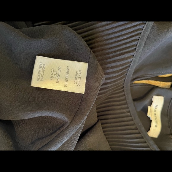 Max Studio sleeveless lightweight top - Picture 5 of 5